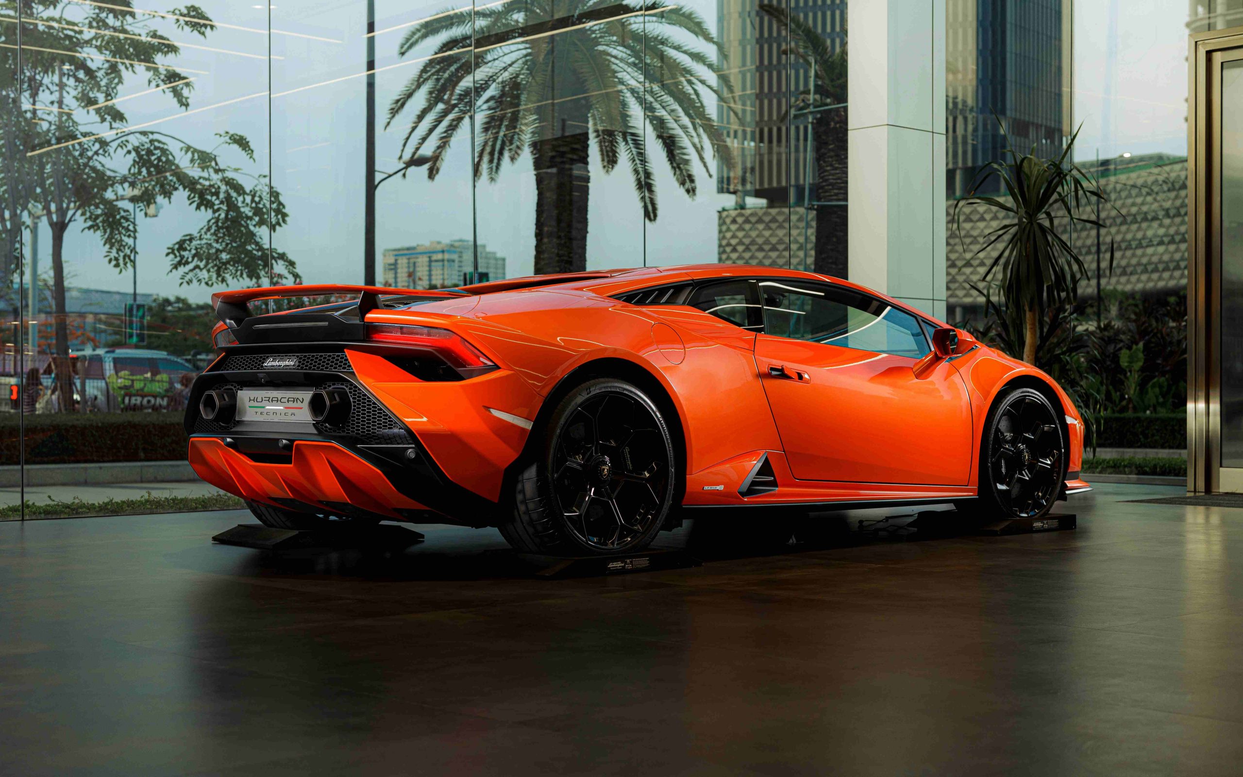 Super Luxury Car Rental Dubai: Make a Grand Entrance at Every Event